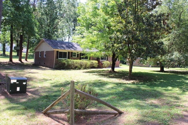 Building Photo - 109 Hillcrest Ln