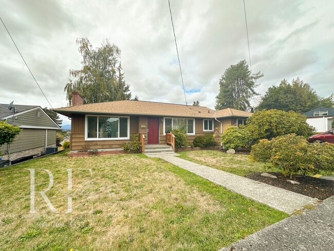 Enjoy Breathtaking Sunsets in the Heart of Manette - Enjoy Breathtaking Sunsets in the Heart of Manette House