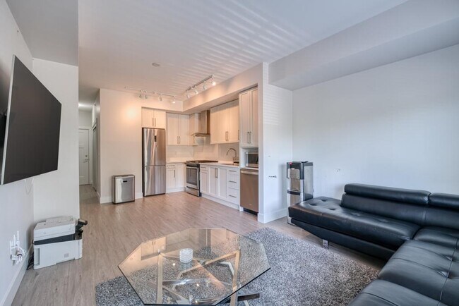 Photo du bâtiment - 4380 Lakeshore Rd