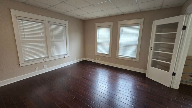 Foto del edificio - 403 W Memorial Dr