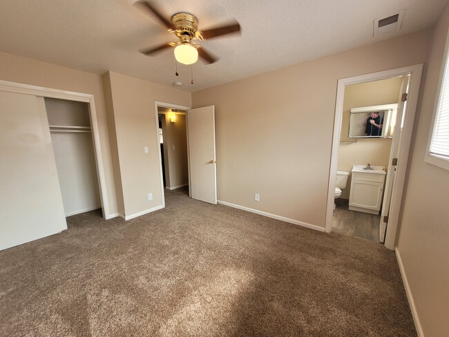 Building Photo - Clover Hills Apartments
