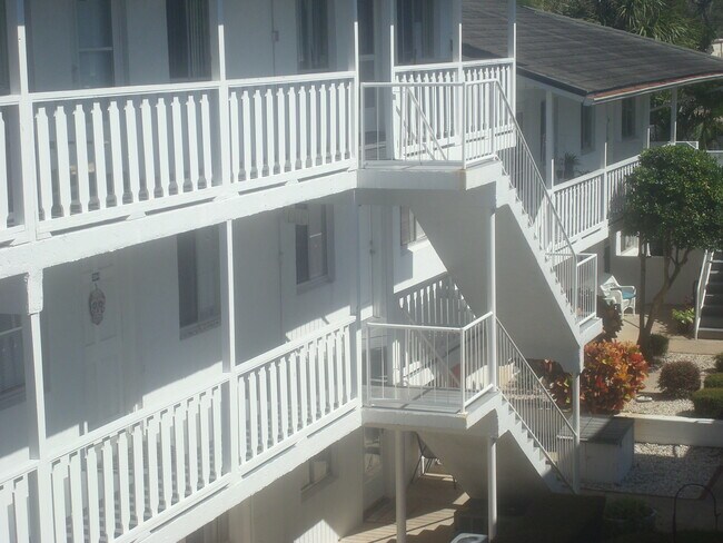 Building Photo - 405 N Halifax Ave