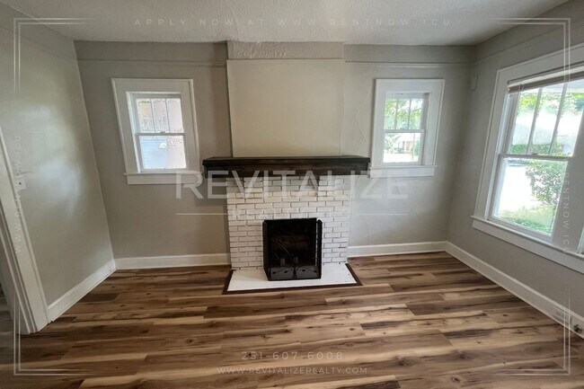 Foto del edificio - Beautiful Renovated 3 Bedroom/2 Bathroom H...