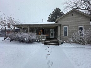 Building Photo - 703 Elm St