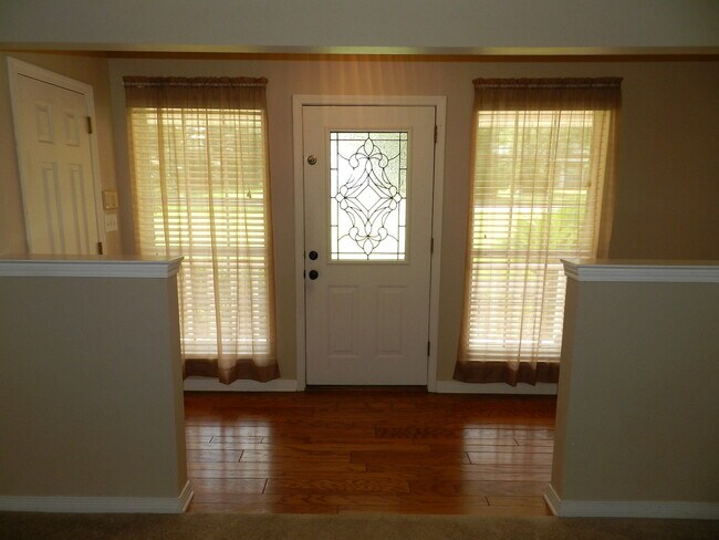Foto del edificio - Spacious 4-Bedroom Home - Woodbine Springs
