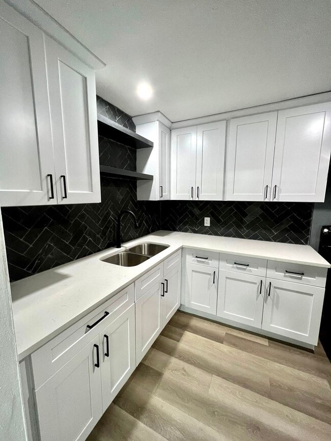 Foto del edificio - 2107 Garvey Dr