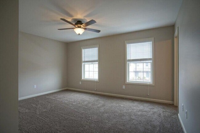 Building Photo - 28 Spring View