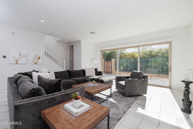 Building Photo - 7349 E Vista Bonita Dr