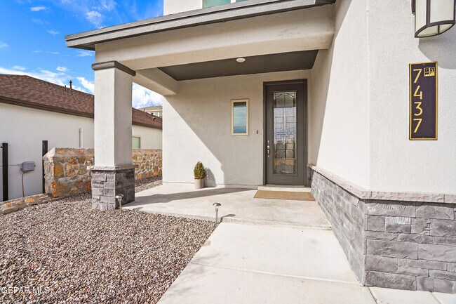 Foto del edificio - 7437 Schweitz Ct