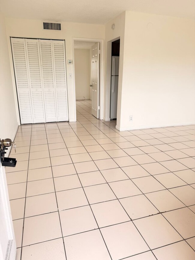 Building Photo - One-bedroom for rent in Pompano Beach