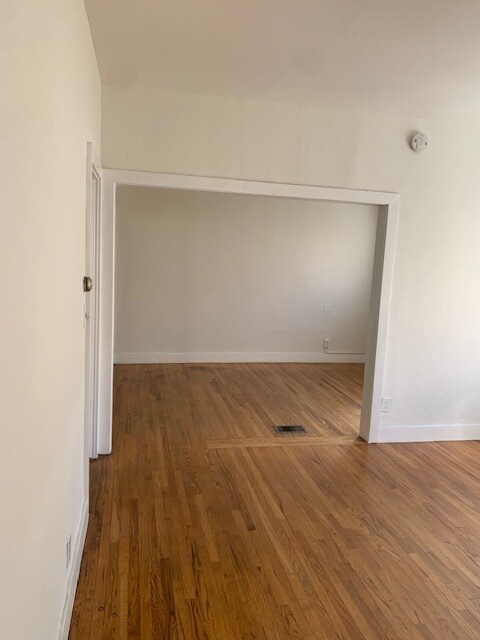 Foto del edificio - 852 N Edinburgh Ave