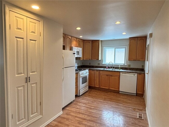 Foto del edificio - 2096 Norton St