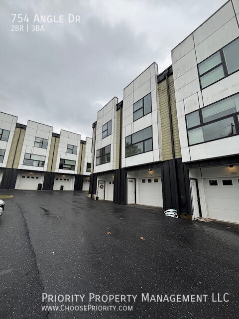 Photo - 754 Angle Dr-