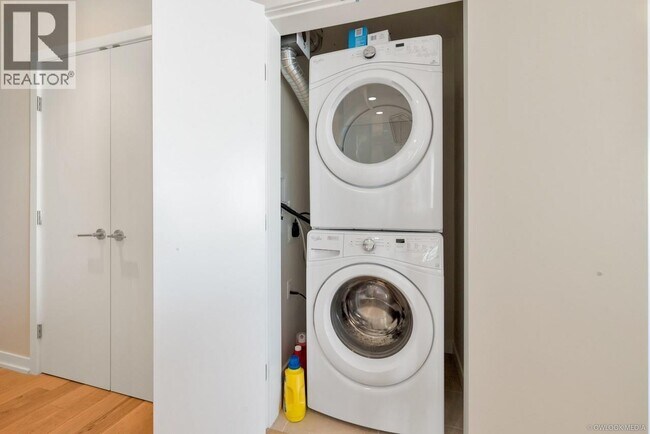 Building Photo - 7008 River Pkwy