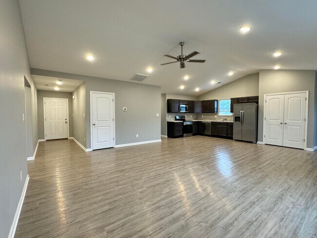 Foto del edificio - 8196 Driftwood Lp