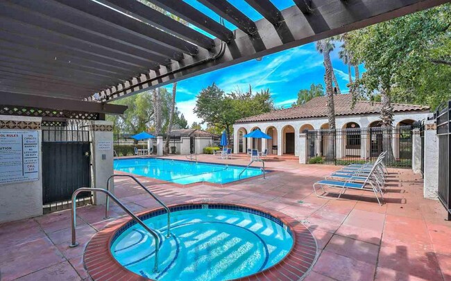 Foto del edificio - 39931 Cedar Blvd