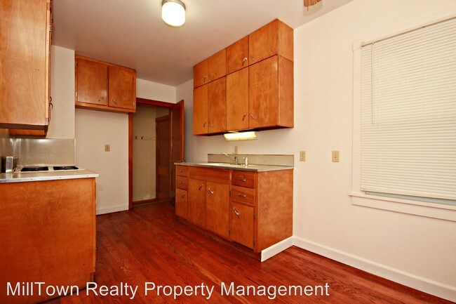 Building Photo - 330 19th Ave