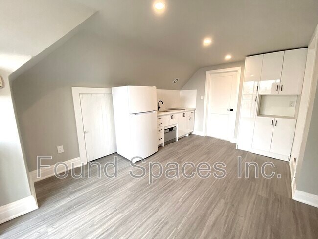 Photo du bâtiment - 953 Montclair Ave