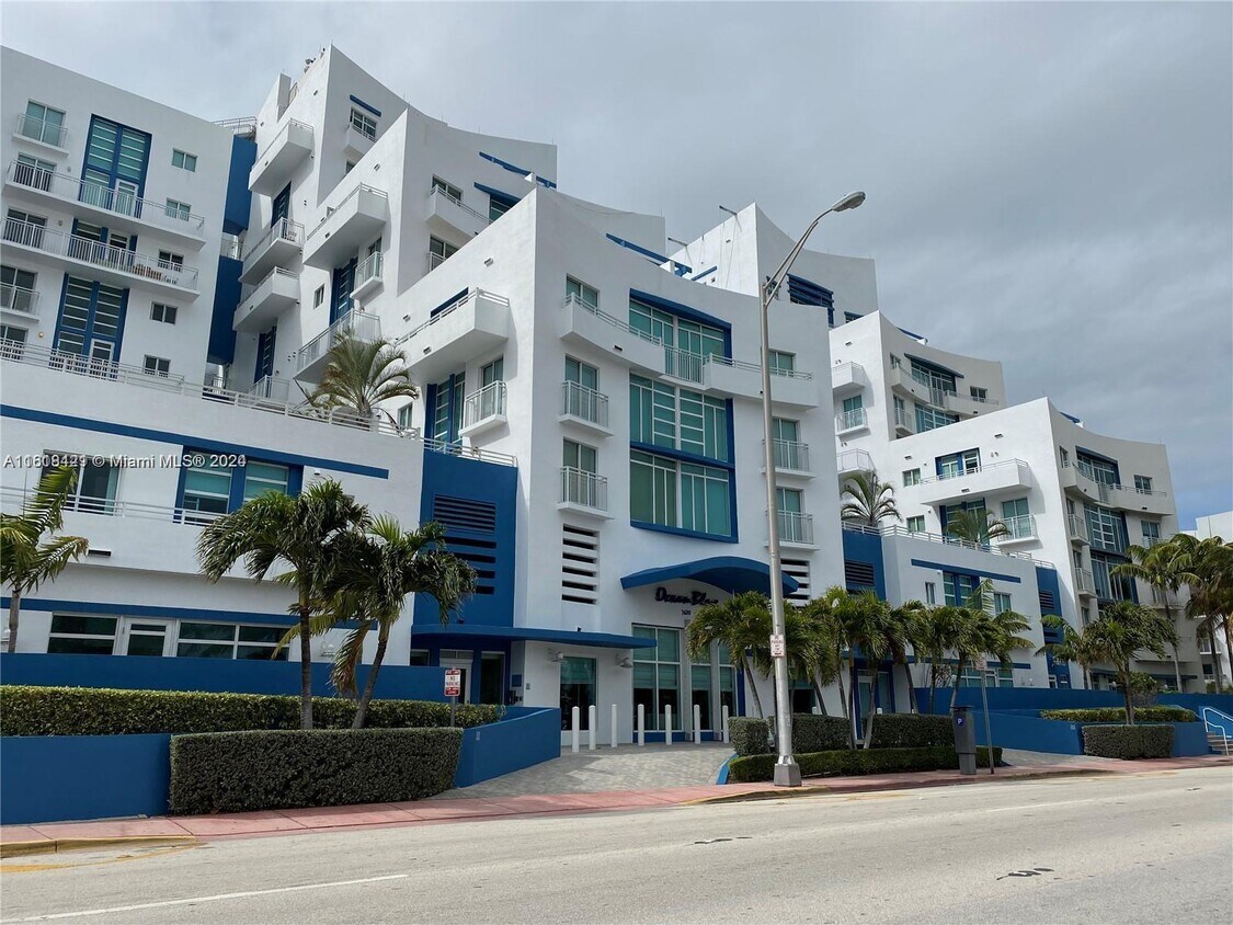 Primary Photo - 7600 Collins Ave