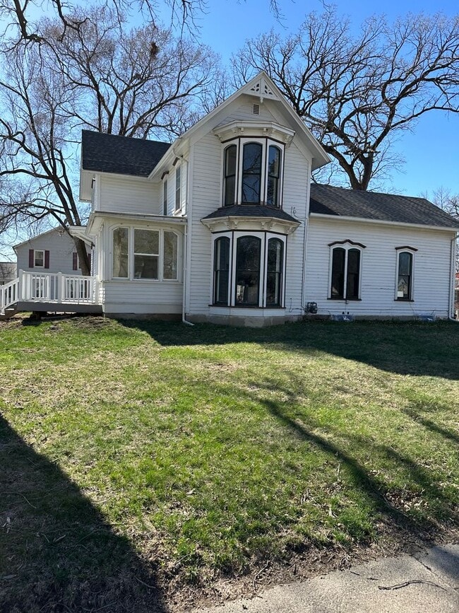 Building Photo - 4 bedroom house