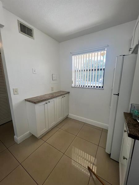 Foto del edificio - 9165 NW 1st St