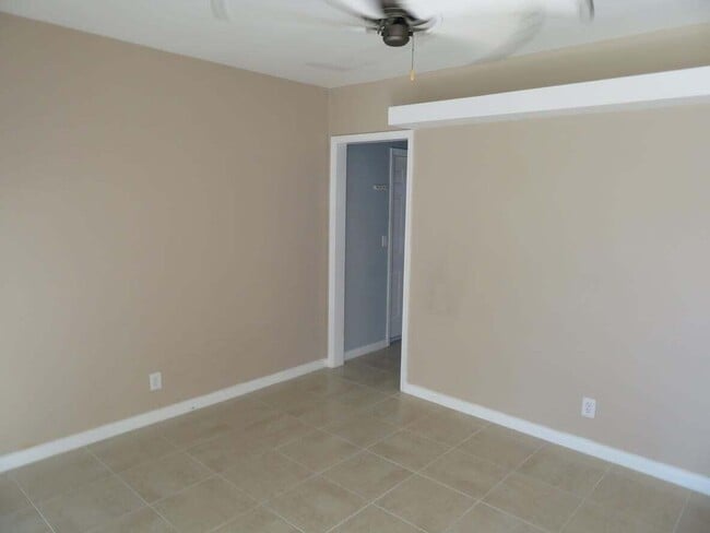 Building Photo - 327 S Ocean Blvd