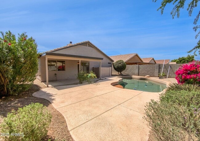 Foto del edificio - 1488 W Page Ave