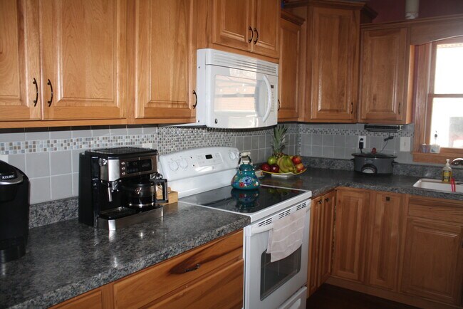 Building Photo - 417 W Dewey St