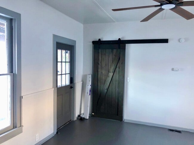 Foto del edificio - Renovated 2-Bedroom Standalone Home