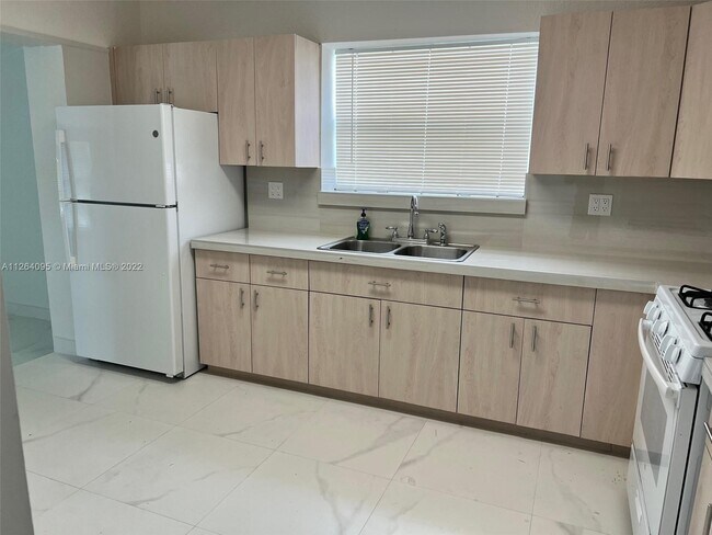 Building Photo - 601 W 51st Pl