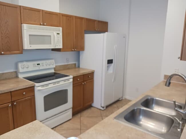 Building Photo - 620 Pinebranch Cir