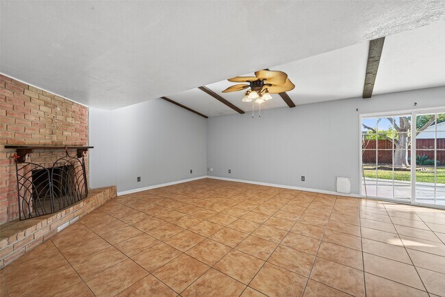 Foto del edificio - 16419 Cairnway Dr