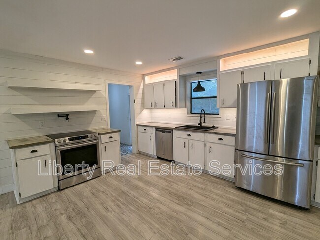Foto del edificio - 600 Thornwood Way