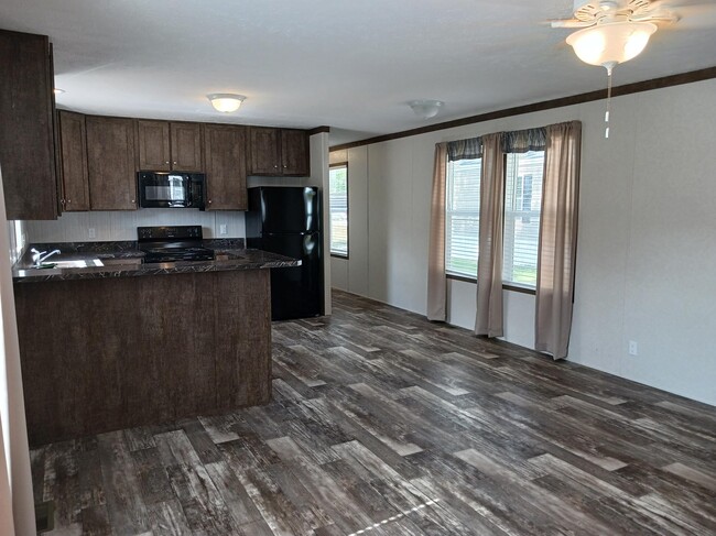 Building Photo - 64 Violet Dr