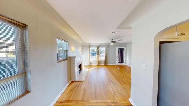 Foto del edificio - 4BD/3BA, Pool!! BIG house, 1800sqft!!