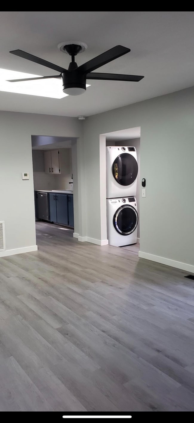 Building Photo - 130 Ravine St