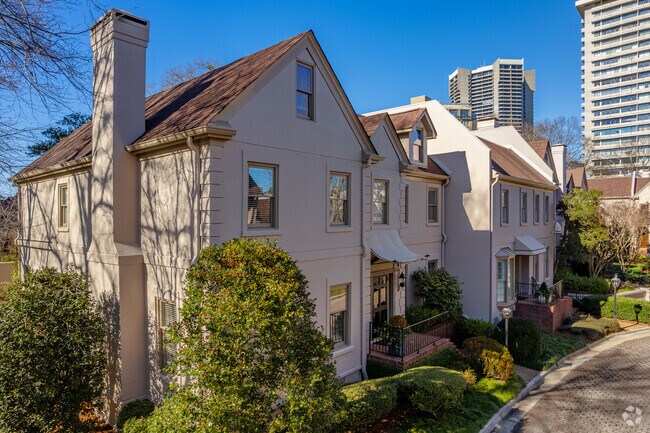 Building Photo - Gate Condominium