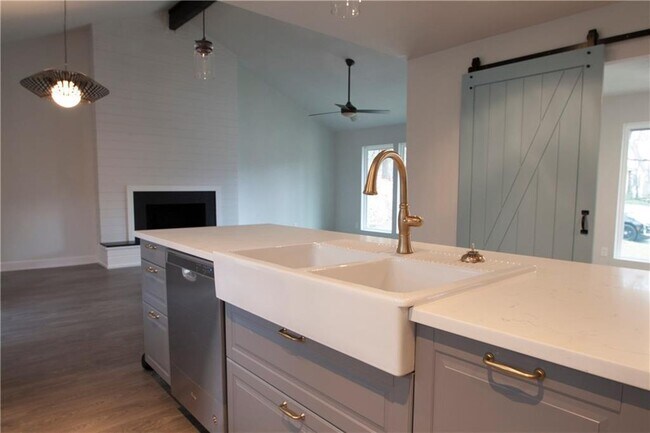 Foto del edificio - 409 Dove Haven Dr