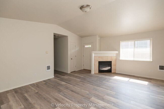 Building Photo - M171