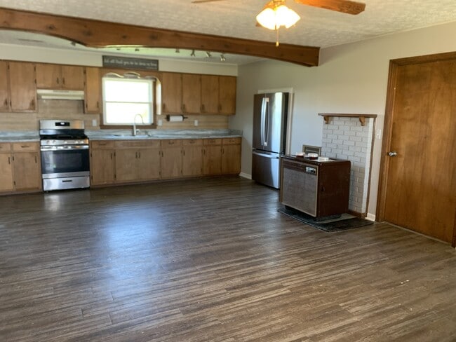 Building Photo - 543 Eden Rd