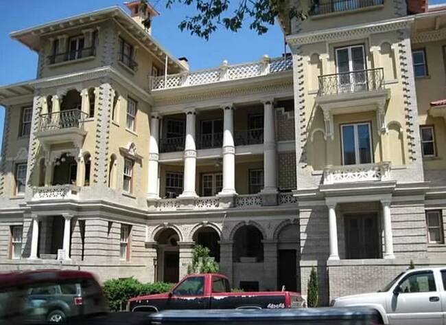 Building Photo - 921 E 13th Ave