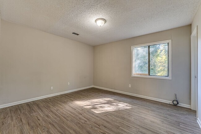 Foto del edificio - 283 E Hampton Ave