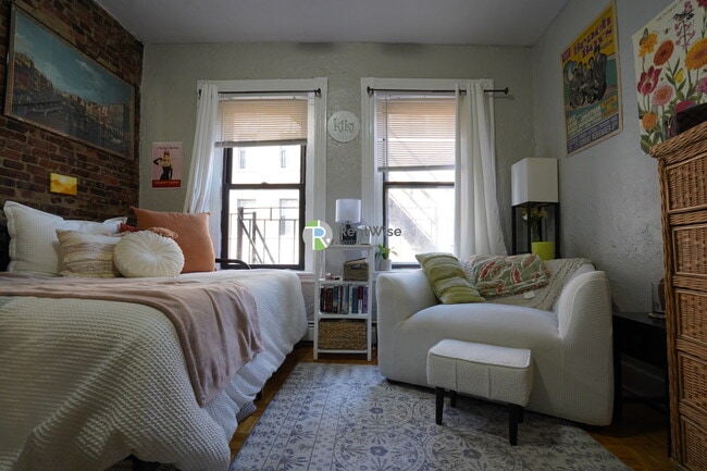 Building Photo - 40 Anderson St