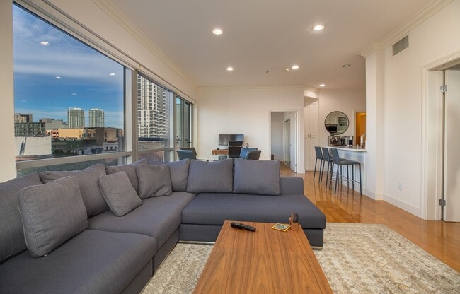 Building Photo - Stunning Corner Condo with City Views in the Heart of Gaslamp