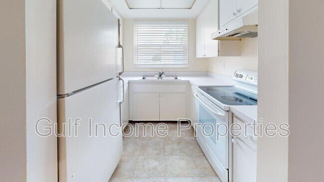 Building Photo - 6228 7th Ave W