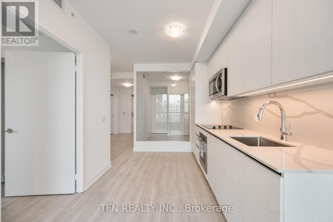 Building Photo - 15 Richardson St