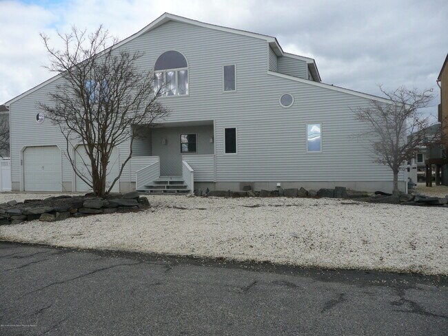Building Photo - 8 Muriel Dr