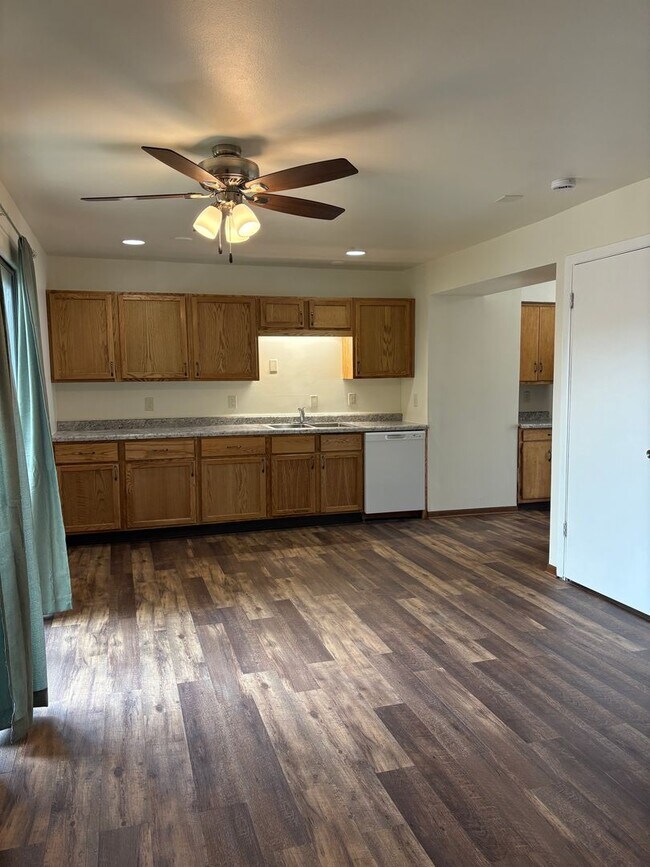 Foto del edificio - 4401-4407 Eastridge Dr