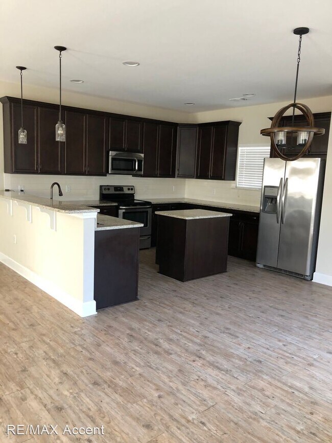 Building Photo - 4 br, 2.5 bath House - 221 Calm Oak Circle