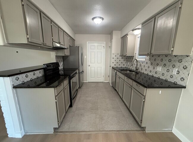Building Photo - 817 Saint Benedict Ct